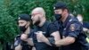 Полиция задерживает журналиста "Коммерсанта" Александра Черных