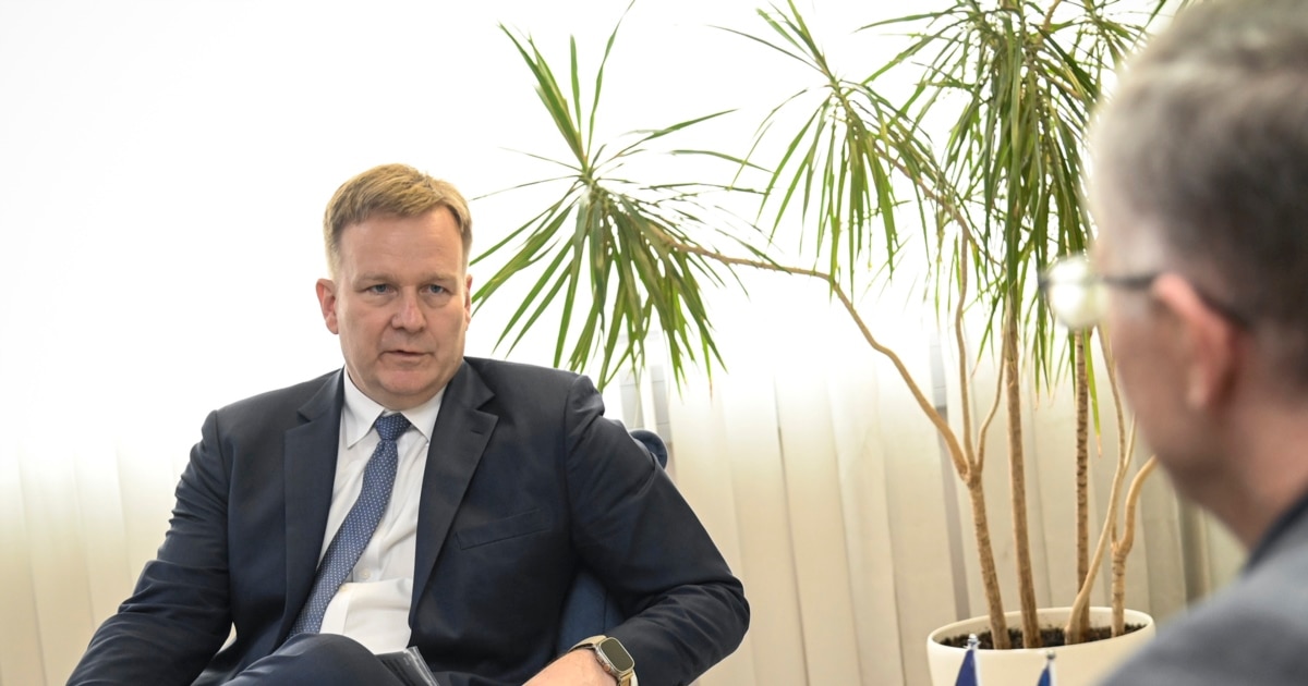 Sorensen mbërrin në Kosovë për takime me udhëheqësit e vendit