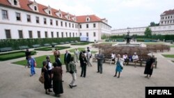 Архівне фото: подвір’я Вальдштейнського палацу у Празі, одного з палаців, у яких працює Сенат парламенту Чехії