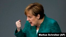 Канцлер Германии Ангела Меркель выступает в бундестаге. 28 июня 2018 года.