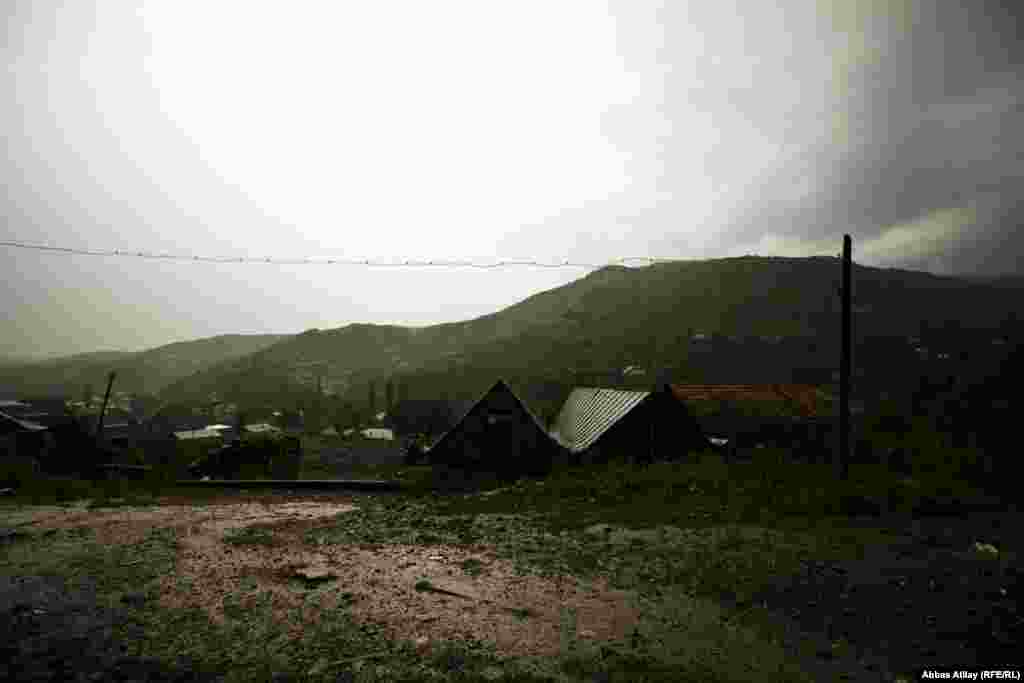 Bu əməliyyat 1991-ci il 17 mart tarixində SSRİ-nin yeni ittifaq müqaviləsi əsasında saxlanılmasına dair referendumun keçirilməsinə razılıq verməyən Ermənistan dövlətini cəzalandırmaq üçün Azərbaycanın bəzi bölgələrində, o cümlədən keçmiç Xanlar rayonunun Çaykənd kəndində yaşayan silahlı erməni əhalinin tərksilah edilməsi ilə bağlı əməliyyat idi.