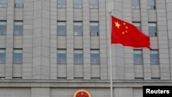 «Я зараз не маю, чим поділитися щодо цього», – сказала речниця МЗС Китаю, відповідаючи на запитання,чи надішле Пекін свою делегацію на Саміт миру 