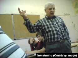 Константинов на уроке, 2000-е.