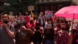 «Тисни, аби не тиснули на тебе». Під Офісом президента протестували ЛГБТ-активісти (відео)