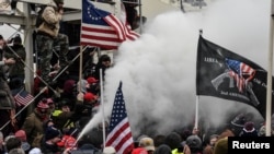 Neredi ispred Kapitola, Washington (6. januar)