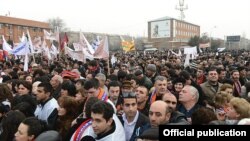 Armenia - President Serzh Sarkisian holds a campaign rally in Armavir, 6Feb2013.