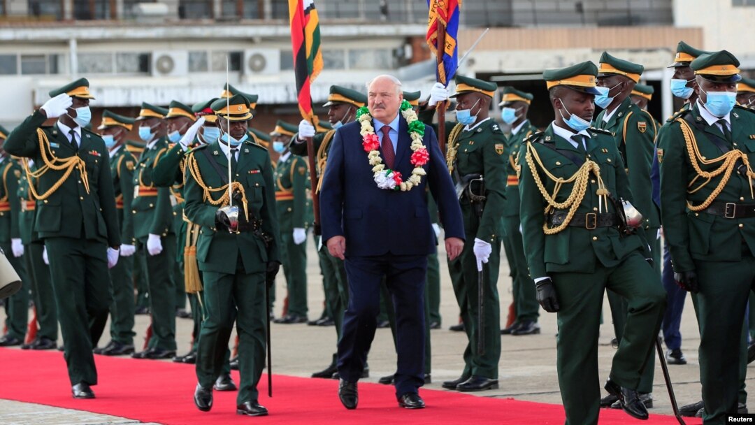Belarusian strongman Alyaksandr Lukashenka arrives on January 30 in Harare.
