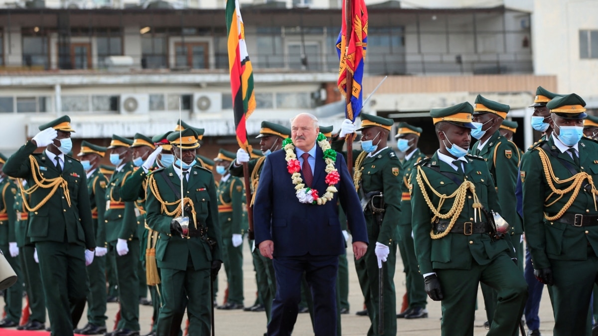 Лукашенко у Зімбабве підписав низку угод – хоче співпрацювати у сфері освіти та інвестицій