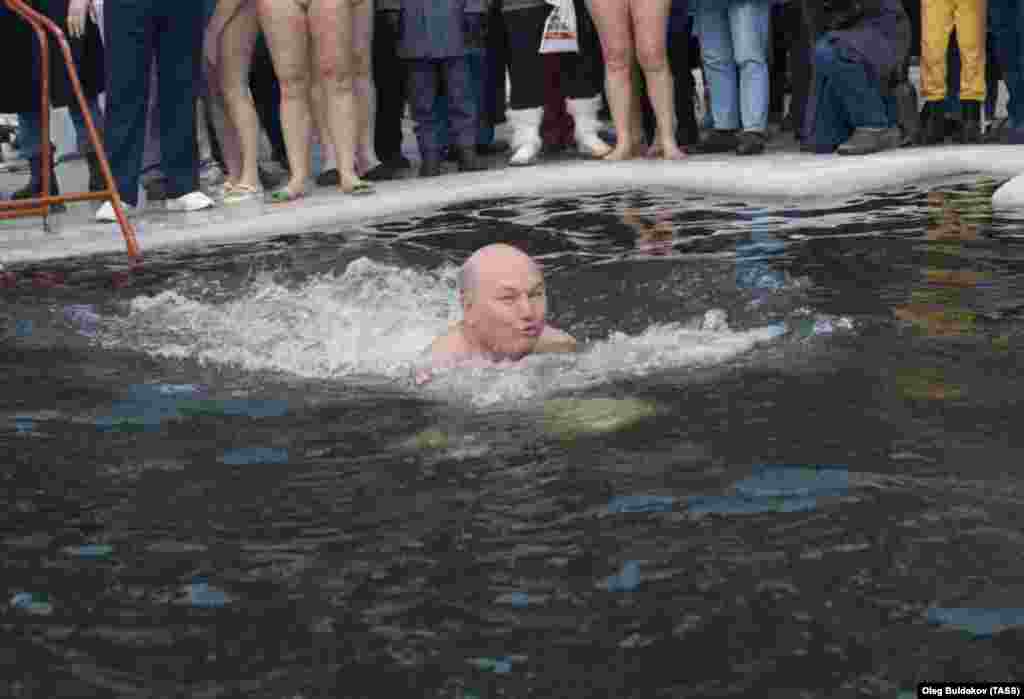 Luzhkov swims in an ice hole in the Maloye Bezdonnoye lake during a winter swimming festival on March 8, 1992.&nbsp;He was a teetotaler and sports enthusiast, playing both soccer and tennis regularly well after his 60th birthday, and had an array of other hobbies, including beekeeping.