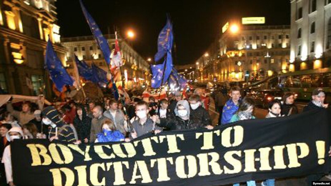 Акция белорусской оппозиции в день выборов в парламент