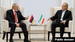 Russia - Armenian Prime Minister Nikol Pashinian and Iranian President Masoud Pezeshkian meet in Kazan, October 24, 2024.