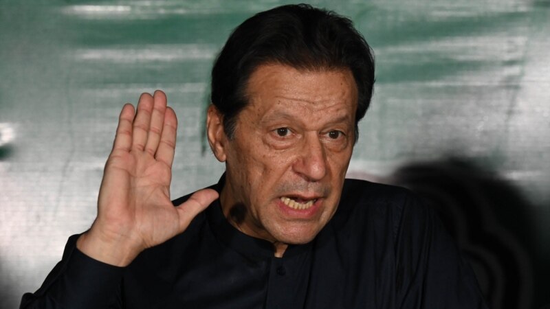 نخست‌وزیر سابق پاکستان در آستانه انتخابات این کشور به ۱۰ سال زندان محکوم شد