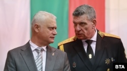 Служебният министър на вътрешните работи Емил Дечев и главният секретар на МВР Георги Кандев