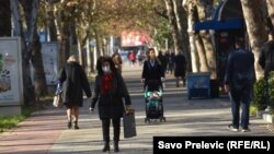 Crna Gora prema podacima Fonda penzijsko invalidskog osiguranja iz oktobra ima nešto više od 118 hiljada penzionera, od čega blizu 17 hiljada prima najnižu penziju od 147 eura. Godišnja naknada za 22 hiljade majki budžet bi koštala dodatnih 25 miliona (Foto: Podgorica)