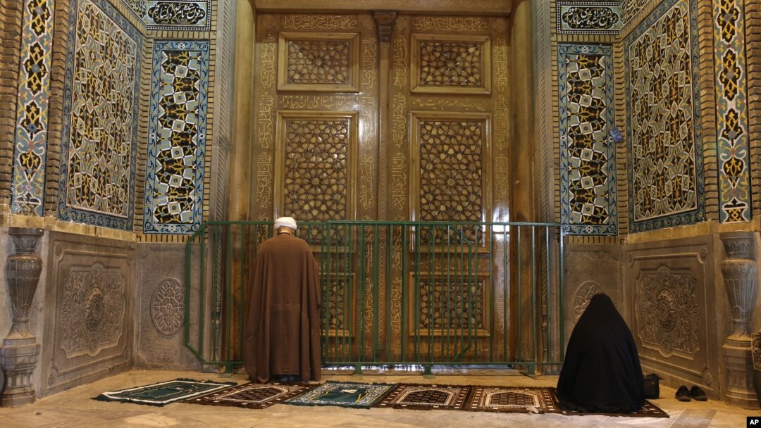 پس از نزدیک به یک ماه از شیوع ویروس کرونا در ایران، متولیان اماکن مذهبی مجبور به بستن این مراکز شدند