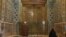 برپایی نماز پشت درهای بسته حرم حضرت معصومه در استان قم در دوران شیوع کرونا