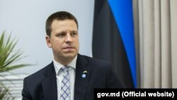 Premýer-ministr Juri Ratasyň Merkez partiýasy sesleriň köpüsini aljaga meňzeýär.