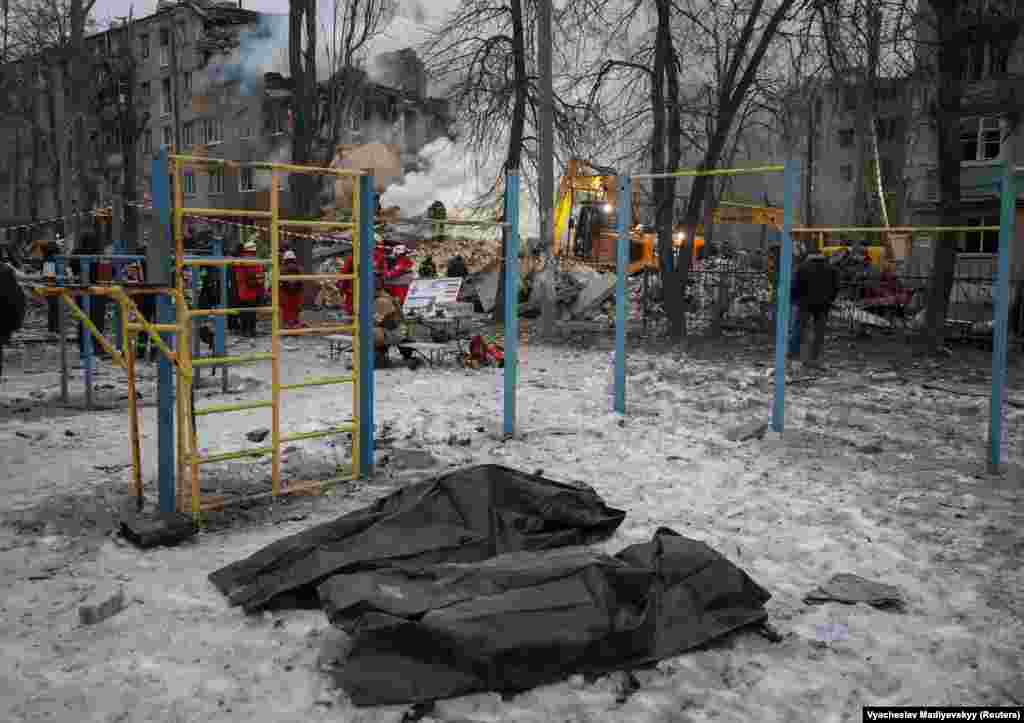 У результаті удару загинуло щонайменше 10 людей, серед них двоє дітей. Харків, 7 березня 2026 року