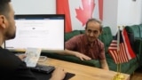 Сафаралӣ Шукуров хабари барандаи Green Card шуданашро мешунавад
