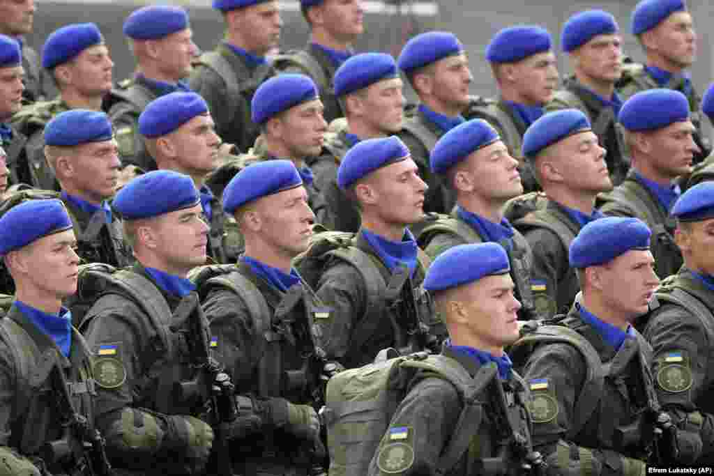 Ukrainian soldiers march along Khreshchatyk Street.