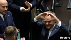 Дональд Туск после голосования в Сейме по его кандидатуре на пост премьер-министра Польши