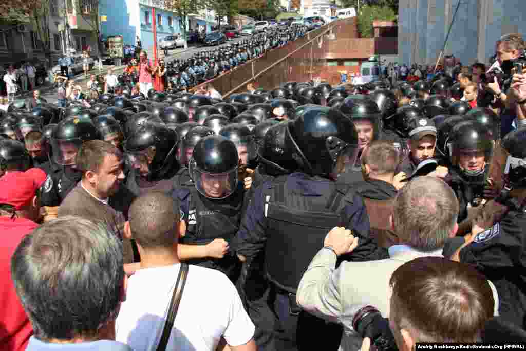 Ukrajina - Protesti u Kijevu zbog novog zakona kojim se ruski jezik uvodi kao službeni jezik, 4. juli 2012. 