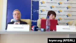 Про це повідомила активістка УКЦ Олена Попова (праворуч від Балабан на фото)