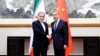 Kineski ministar vanjskih poslova Wang Yi sa iranskim kolegom Abbasom Araqchijem u Pekingu 9. maja.