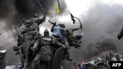 Бої між протестувальникими і міліцією (20 лютого)