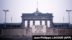 Zidul Berlinului văzut dinspre vest, în 1988.