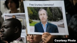 Акция протеста журналистов Би-Би-Си в Лондоне с требованием освободить Усмонова.