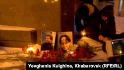 Акция в память об адвокате Станиславе Маркелове и о журналистке Анастасии Бабуровой в Хабаровске. 19 января 2015 года. 