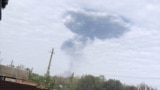 Дым, поднимающийся с территории предприятия "Газпром Нефтехим Салават", 18 сентября 2025 года