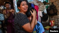 Родичі загиблого в ході протестів у Янгоні, 27 березня 2020 року