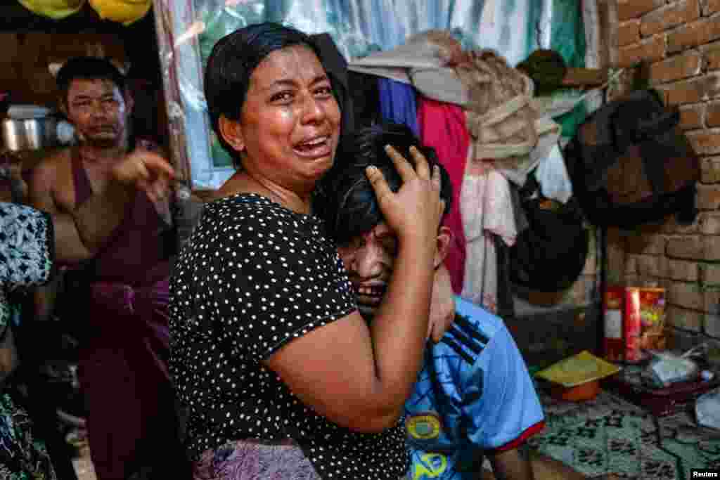МЈАНМАР - Најмалку 43 деца се убиени од воениот удар во Мјанмар кој се случи во февруари, објави организацијата Спасете ги децата која наведува дека најмладата позната жртва имала само седум години, пренесува Би-Би-Си.