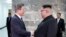 South Korean President Moon Jae-in shakes hands with North Korean leader Kim Jong Un during their summit at the truce village of Panmunjom, North Հարավային և Հյուսիսային Կորեայի նախագահներ Մուն Ջե Ին և Կիմ Չեն Ունը, Պանմունջոմ, 26 մայիսի, 2018թ..