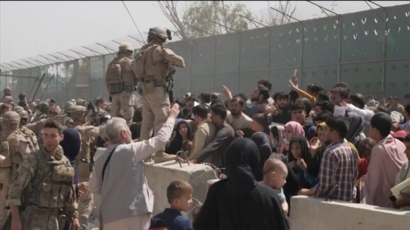 Улиците на Кабул блокирани, илјадници се упатуваат кон аеродромот