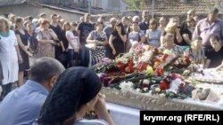 Гражданская панихида в Симферополе по погибшим медикам