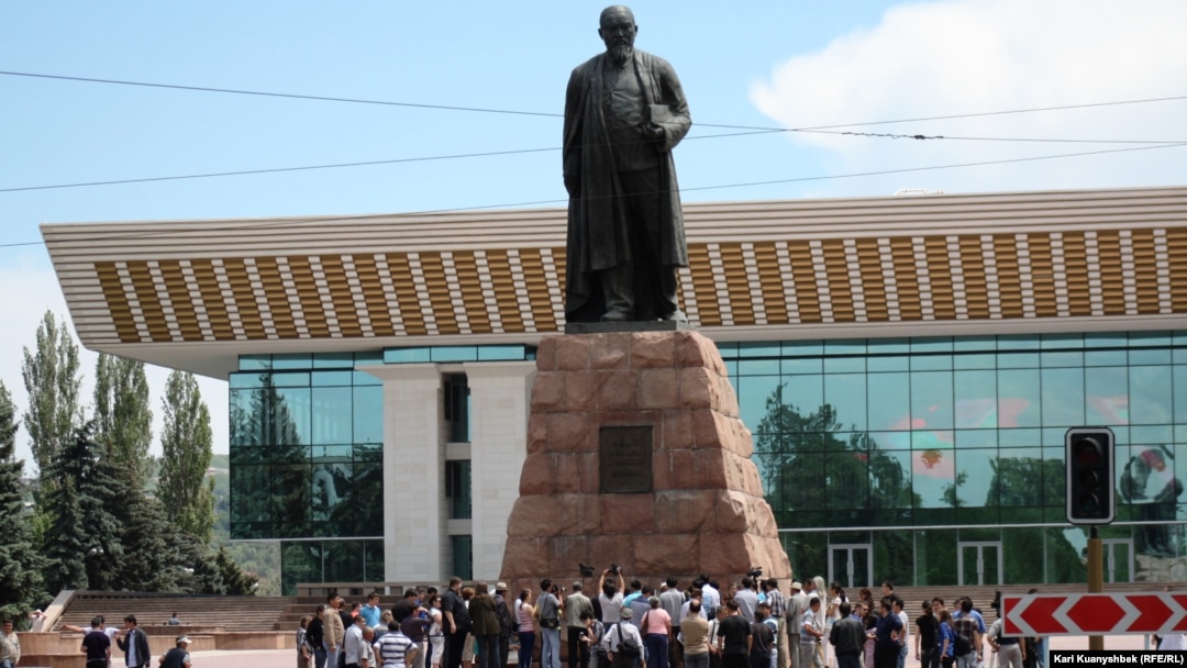 Никки Минаждың жалаңаш суреттері