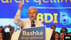 Али Ахмети на предизборен митинг на ДУИ во 2011 година.