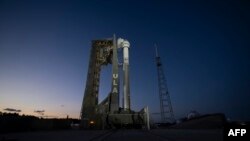 Racheta United Launch Alliance Atlas V cu nava spațială Boeing CST-100 Starliner la bord pe rampa de lansare de la Complexul spațial 41, Cape Canaveral. 