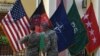 Американски военни оправят знамената преди официалната церемония по изтеглянето им в Кабул, 12 юли 2021 г.