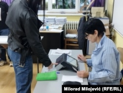 Biometrijska identifikacija glasača na biralištu u Banjaluci, 4. oktobra 2026.