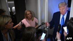 Дональд Трамп на борту президентського літака Air Force One (ілюстративне фото)