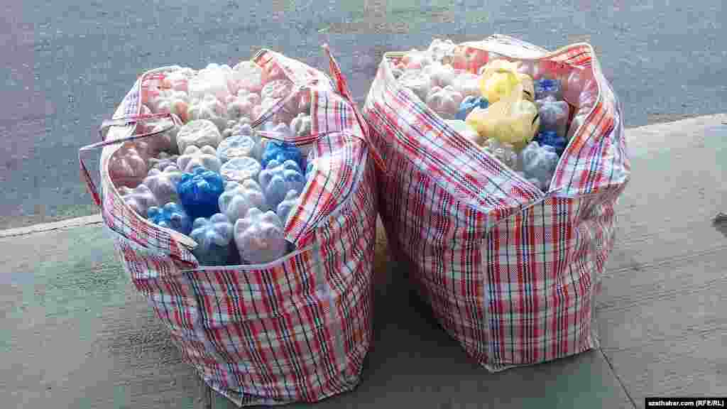 Plastik çüýşeler