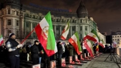 Protest al iranienilor din România: „Susținem răsturnarea regimului totalitar din Iran, suntem vocea poporului care luptă cu mâinile goale!”
