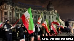 Protest al iranienilor din România: „Susținem răsturnarea regimului totalitar din Iran, suntem vocea poporului care luptă cu mâinile goale!”