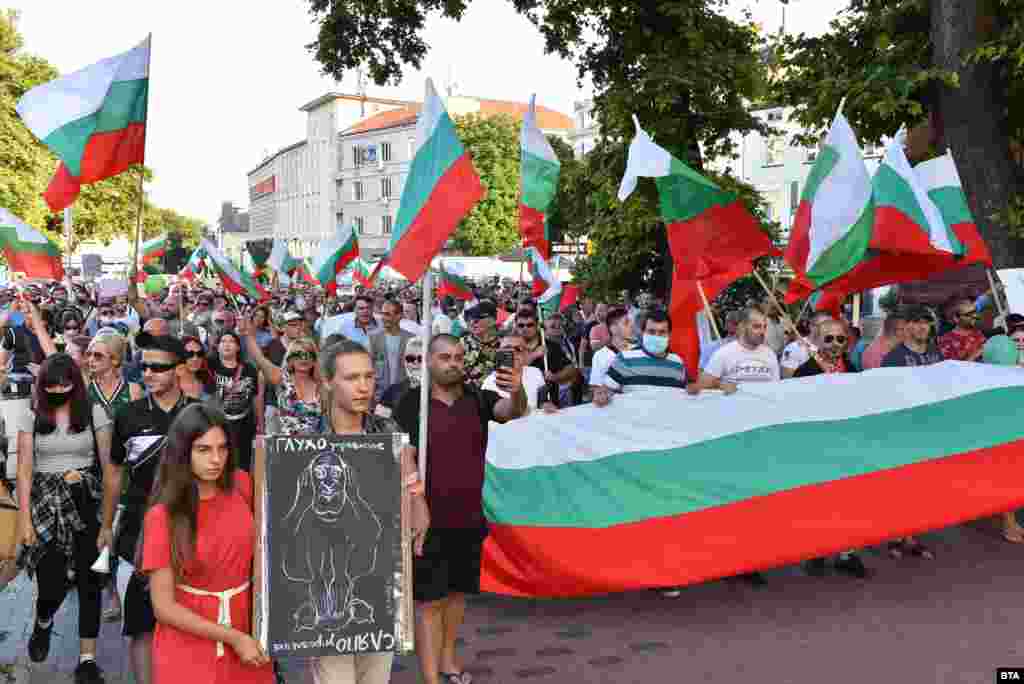 За поредна вечер на 16 юли се проведе протест и във Варна.