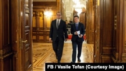 Președintele României, Nicușor Dan (dreapta), îl primește pe prim-ministrul R. Moldova, Vasile Tofan, la palatul Cotroceni din București, în timpul primei vizite externe a premierului moldovean, 30 iulie 2026