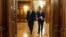 Președintele României, Nicușor Dan (dreapta), îl primește pe prim-ministrul R. Moldova, Vasile Tofan, la palatul Cotroceni din București, în timpul primei vizite externe a premierului moldovean, 30 iulie 2026